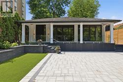 160 ALLAN STREET Oakville, ON L6J 3N7