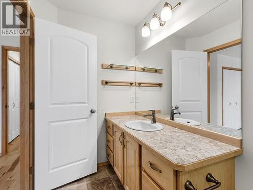 53 Wyvern Avenue, Whitehorse, YT - Indoor Photo Showing Bathroom