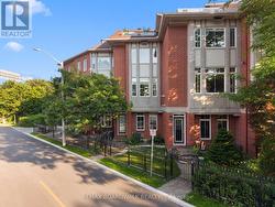 4 HARVEY STREET  Ottawa, ON K1S 5S4