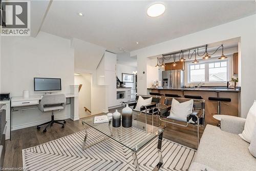 8 Stratus Street, Kitchener, ON - Indoor Photo Showing Living Room