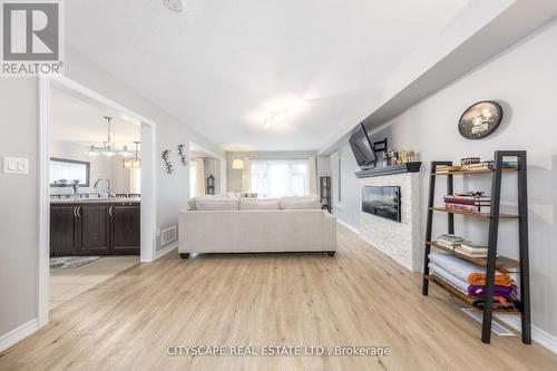 121 Crafter Crescent, Hamilton, ON 