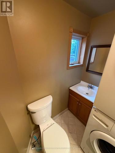 92 Case Street, Hamilton, ON - Indoor Photo Showing Bathroom