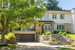 1958 NEEPAWA AVENUE  Ottawa, ON K2A 3L5
