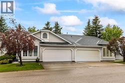 33 Douglasview Park SE  Calgary, AB T2Z 2R9