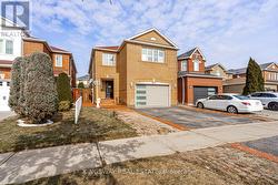 891 STONEBRIDGE AVENUE  Mississauga, ON L5V 2L3