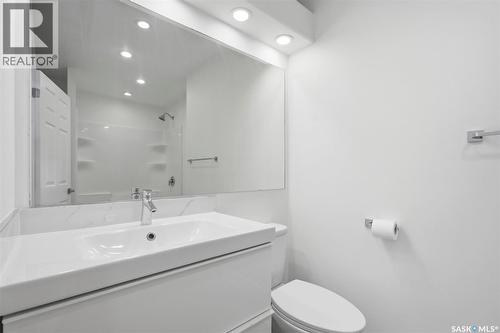 607 Addie Crescent, Saskatoon, SK - Indoor Photo Showing Bathroom