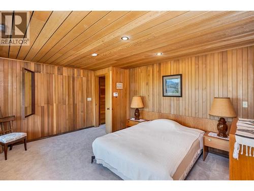 460 Crestview Drive, Coldstream, BC - Indoor Photo Showing Bedroom