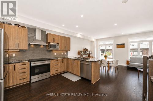 323 Lysander Place, Ottawa, ON - Indoor Photo Showing Kitchen With Stainless Steel Kitchen