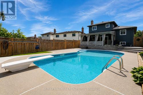 36 Ridgeway Avenue, Barrie, ON 