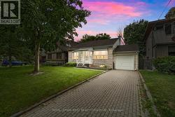 22 BEAUCOURT ROAD  Toronto, ON M8Y 3G2