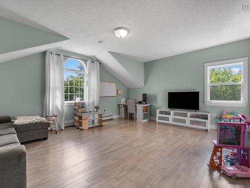 275 Canterbury Lane, Fall River, NS 