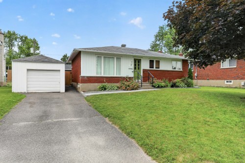 2 Rue de Reims  Gatineau (Gatineau), QC J8T 1J8