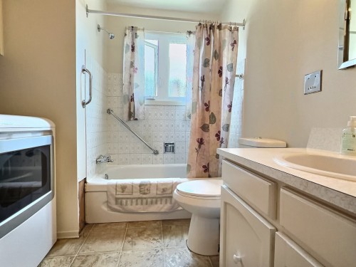 Salle de bains - 61 Rue Pierre, Val-D'Or, QC 