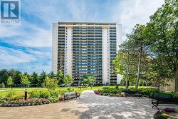 1809 - 812 BURNHAMTHORPE ROAD  Toronto, ON M9C 4W1