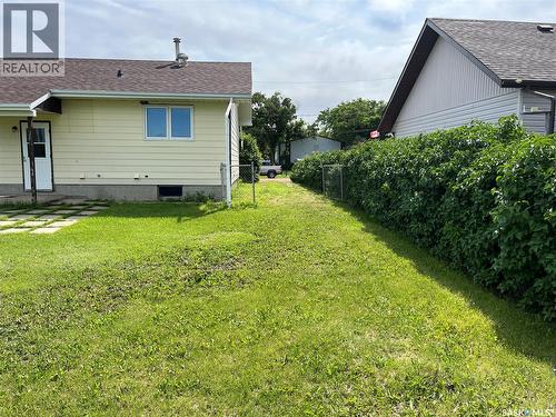 11 A Avenue, Willow Bunch, SK 