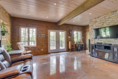 Salle familiale - 126  - 129 Ch. Richard, Bouchette, QC 
