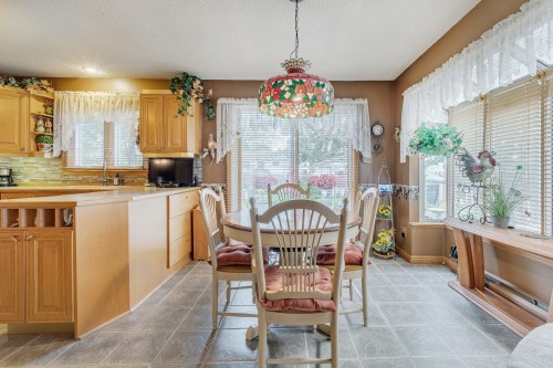 Salle à manger - 3051 Av. Bourque, Mascouche, QC 
