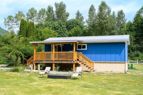 429 Community Rd, Sayward, BC 