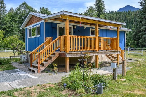 429 Community Rd, Sayward, BC 