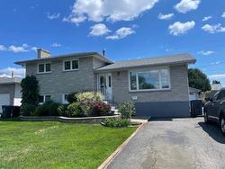 118 BayBerry Crescent Thunder Bay, ON P7C 2C9