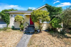 367 Foul Bay Rd Victoria, BC V8S 4G6