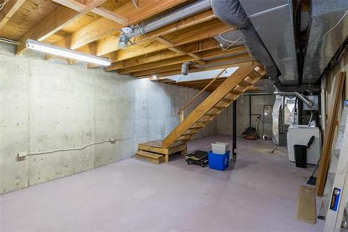 133 Dumoulin St, Winnipeg, MB 