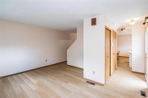 133 Dumoulin St, Winnipeg, MB 