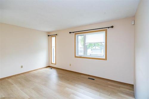 133 Dumoulin St, Winnipeg, MB 