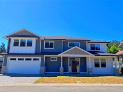 990 Ariane Gdns Langford, BC V9C 3A4