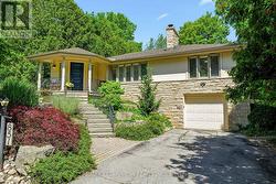 851 MEWBURN ROAD Hamilton, ON L9G 3E4