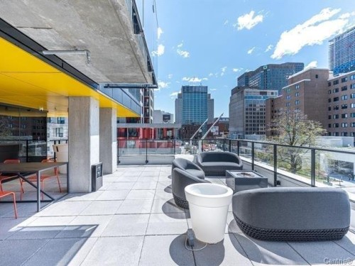 Patio - 817-1 Boul. De Maisonneuve O., Montréal (Ville-Marie), QC 
