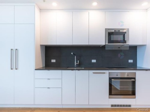 Kitchen - 817-1 Boul. De Maisonneuve O., Montréal (Ville-Marie), QC 