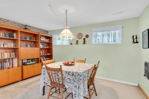 Salle familiale - 145 Rue Elgin, Châteauguay, QC 