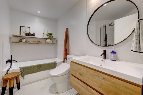 Salle de bains - 9520 Rue Riverin, Brossard, QC 