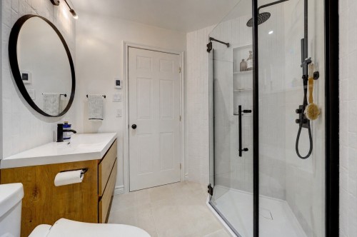 Salle de bains - 9520 Rue Riverin, Brossard, QC 
