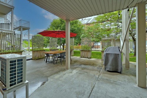 Terrasse - 9520 Rue Riverin, Brossard, QC 