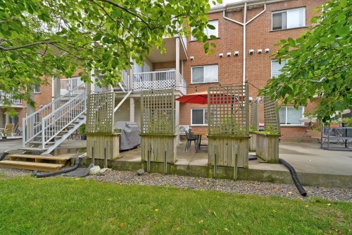 Terrasse - 9520 Rue Riverin, Brossard, QC 