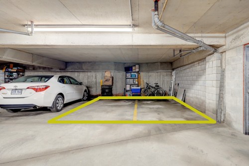 Garage - 9520 Rue Riverin, Brossard, QC 
