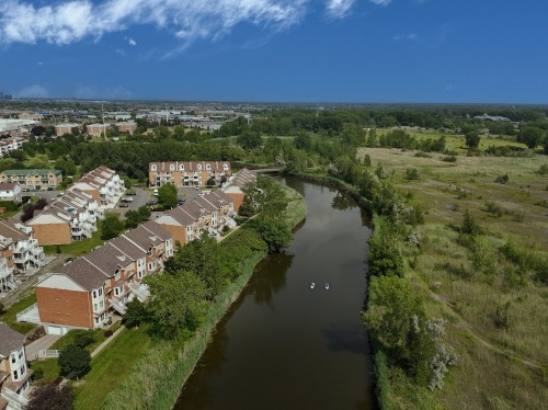 Bord de l'eau - 9520 Rue Riverin, Brossard, QC 