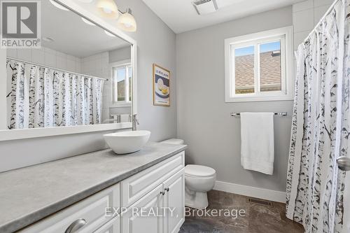 29 Augusta Crescent, St. Thomas, ON - Indoor Photo Showing Bathroom