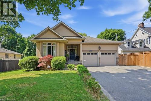 586 Maple Avenue, Burlington, ON - Outdoor With Facade