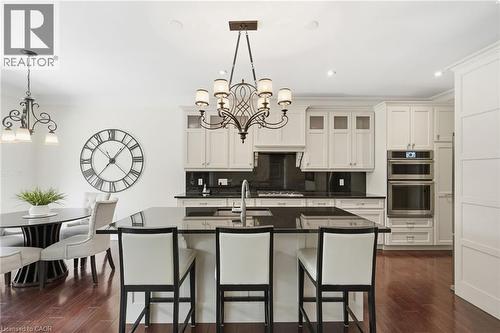 586 Maple Avenue, Burlington, ON - Indoor