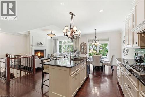 586 Maple Avenue, Burlington, ON - Indoor Photo Showing Kitchen With Upgraded Kitchen