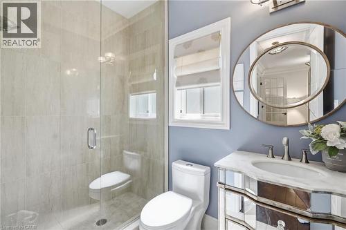 586 Maple Avenue, Burlington, ON - Indoor Photo Showing Bathroom