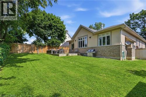 586 Maple Avenue, Burlington, ON - Outdoor