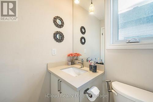 Powder room - 235 Mead Avenue, Hamilton, ON - Indoor Photo Showing Bathroom