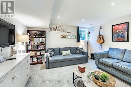 235 Mead Avenue, Hamilton, ON - Indoor Photo Showing Living Room