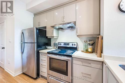 Kitchen - 235 Mead Avenue, Hamilton, ON - Indoor Photo Showing Kitchen