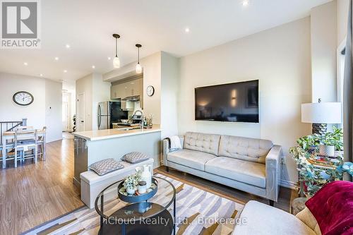 235 Mead Avenue, Hamilton, ON - Indoor Photo Showing Living Room