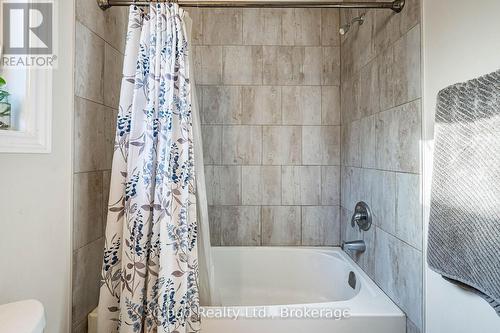 235 Mead Avenue, Hamilton, ON - Indoor Photo Showing Bathroom